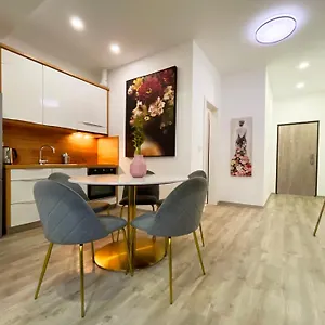 https://the-maze-apartment.hotels-in-ljubljana.com